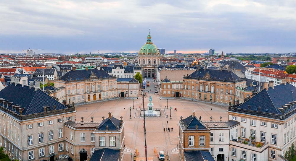 Amalienborg Slotsmuseum set oppe fra - Køb entrébillet til Amalienborg Slotsmuseum