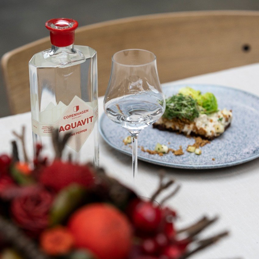 Smørrebrød og akvavithistorier hos Copenhagen Distillery