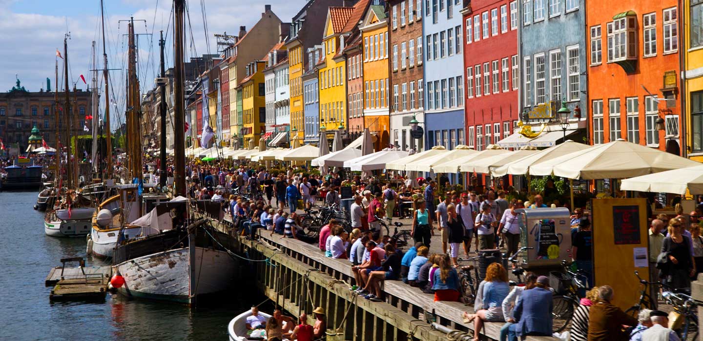 nyhavn fuld af turister. 71 Nyhavn Hotel – Book et eksklusivt ophold i København