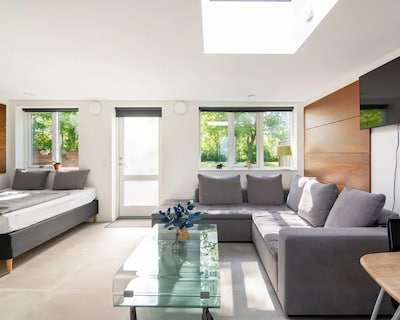 Newly built stylish guesthouse in green surroundings