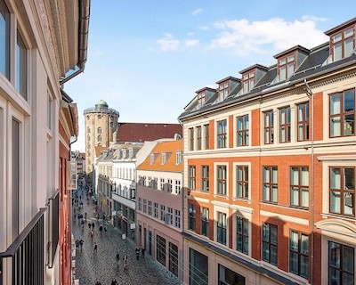 Sanders Leaves - Chic Three-Bedroom Apartment In Downtown Copenhagen